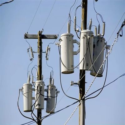 الجهد الأساسي 2.4kV 34.5kV 50/60Hz تردد 10kVA 167kVA محول مرحلة واحدة
